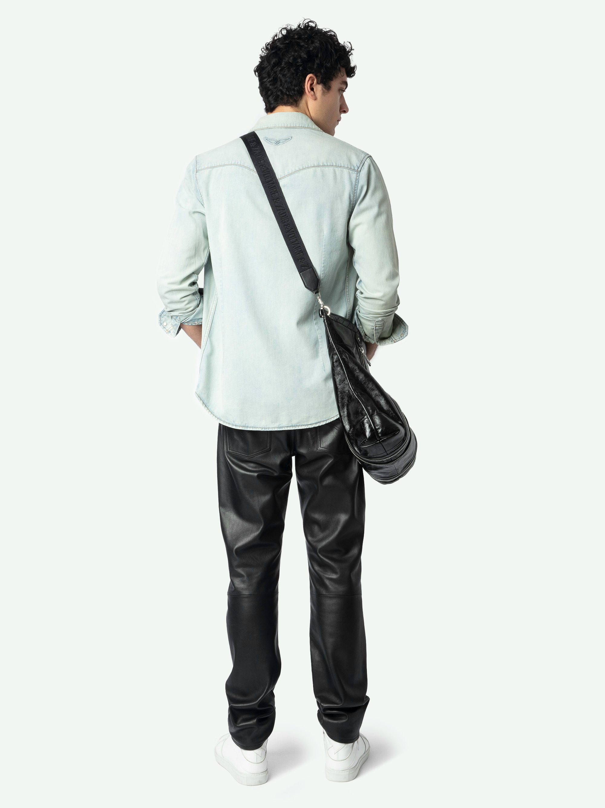 Hemd Saby Denim - Tailliertes Western-Style Jeanshemd mit Flügelstickerei, langen Ärmeln und Knopfverschluss.